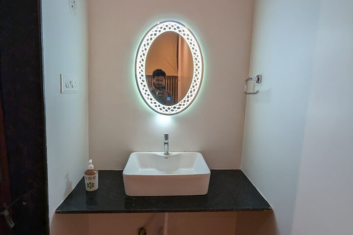 Room 21 of 38