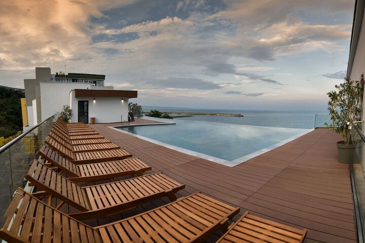 Hotel Pool