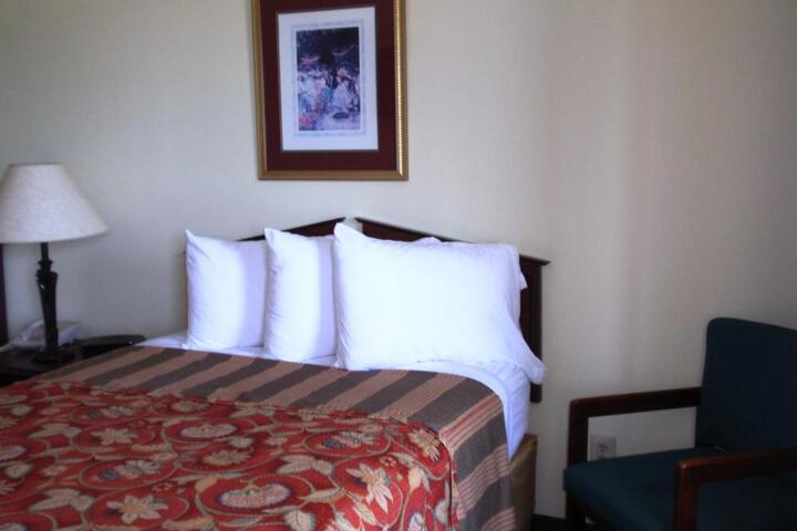 1 King Bed (1 of 4)