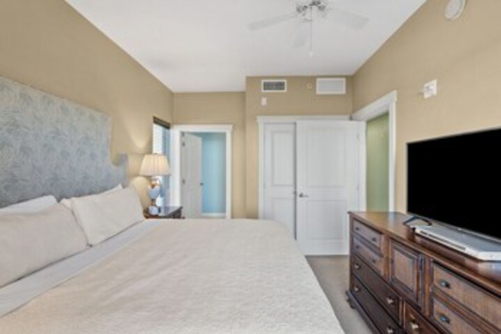 Room 52 of 444