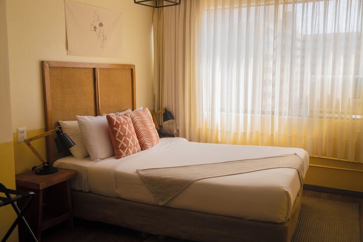 Room 16 of 38