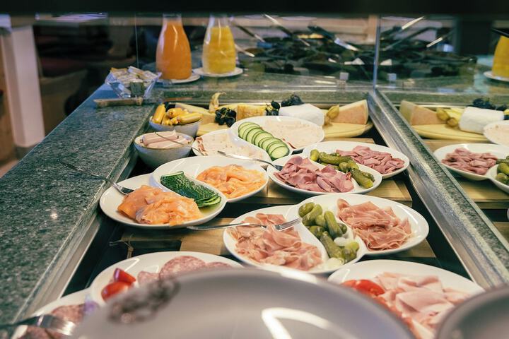 Dining 33 of 39