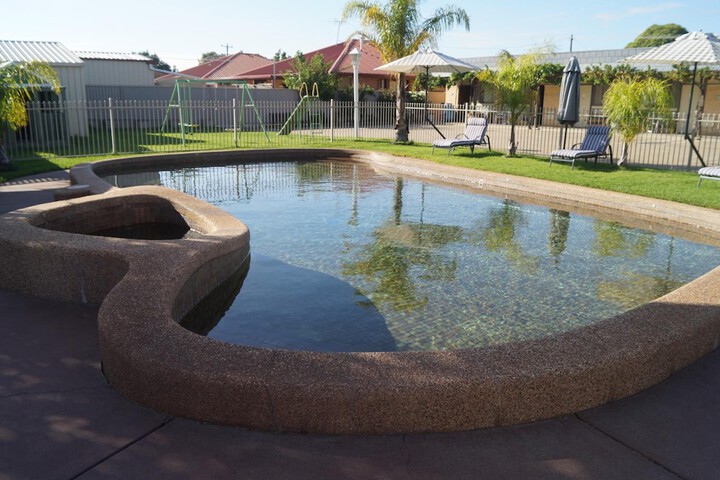 Pool 33 of 43