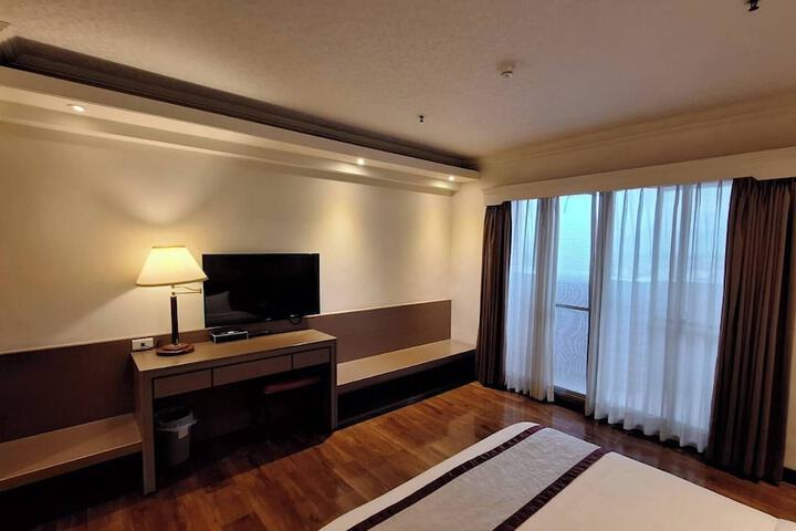 Room 52 of 74