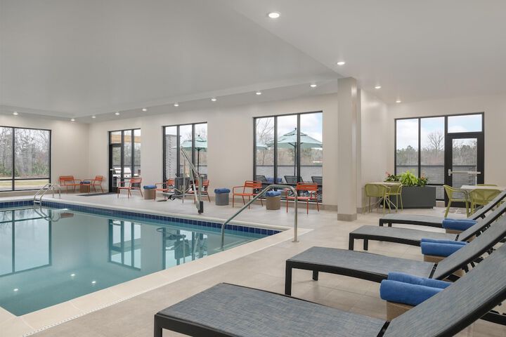 Photo of Hampton Inn by Hilton Richmond Chester Pool