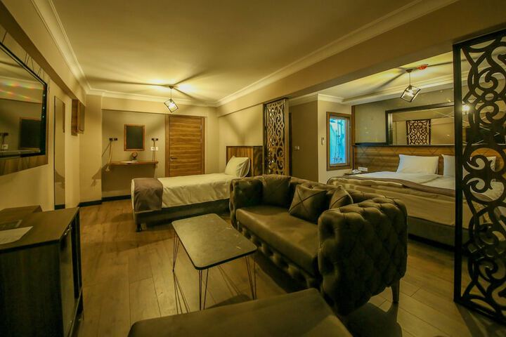 Room 12 of 48