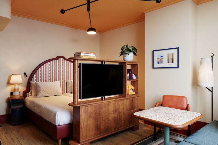 Room 11 of 38