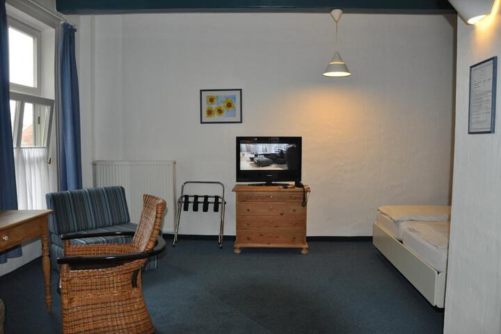 Room 17 of 44