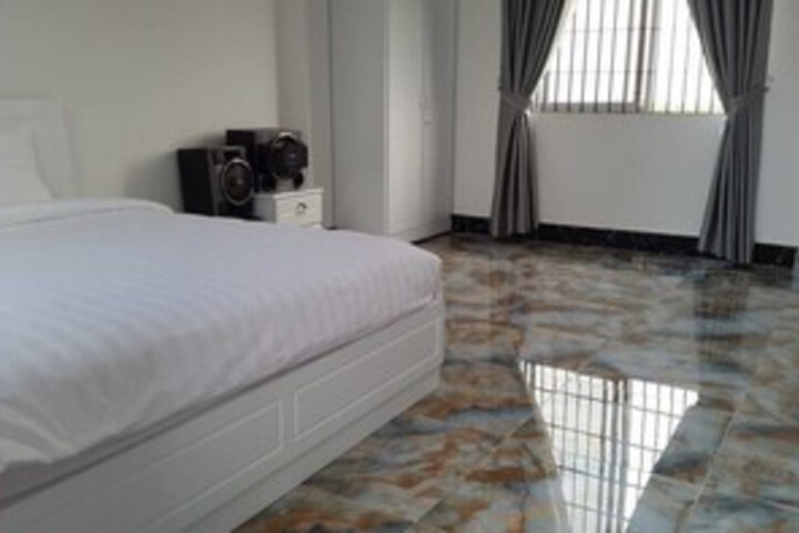 Room 7 of 11