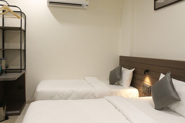 Room 15 of 76