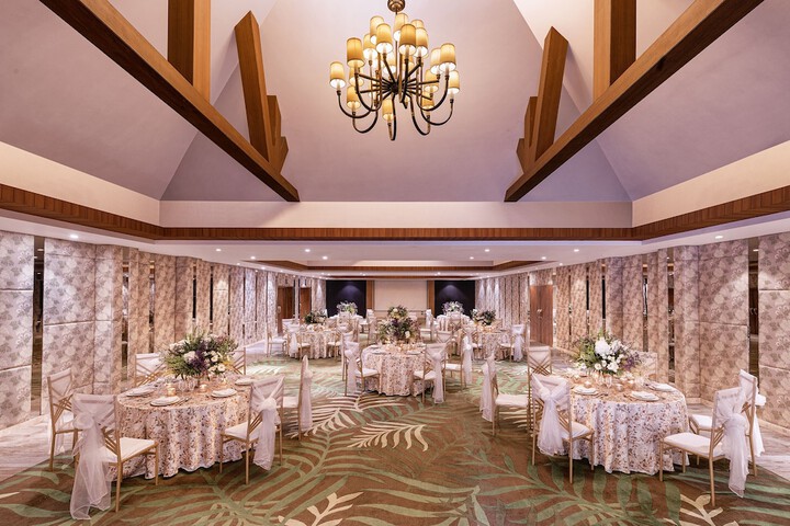 Ballroom/Hall 69 of 79