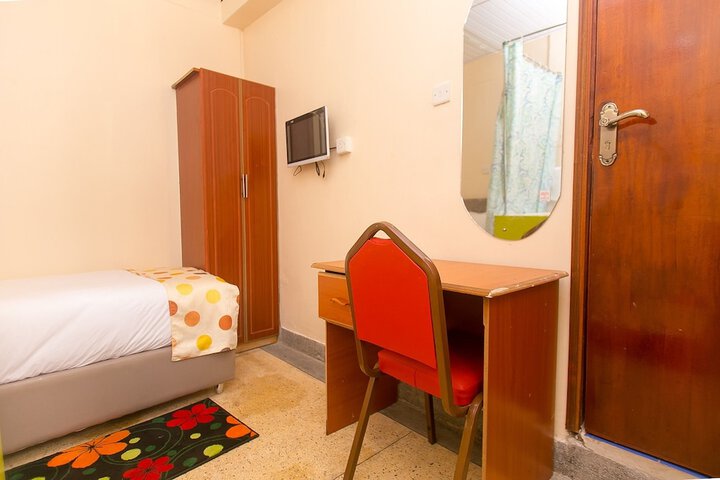 Room 43 of 163