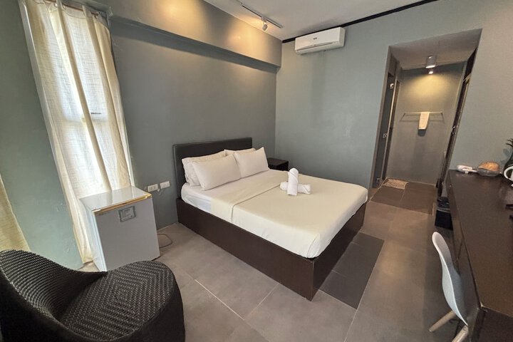 Room 13 of 42
