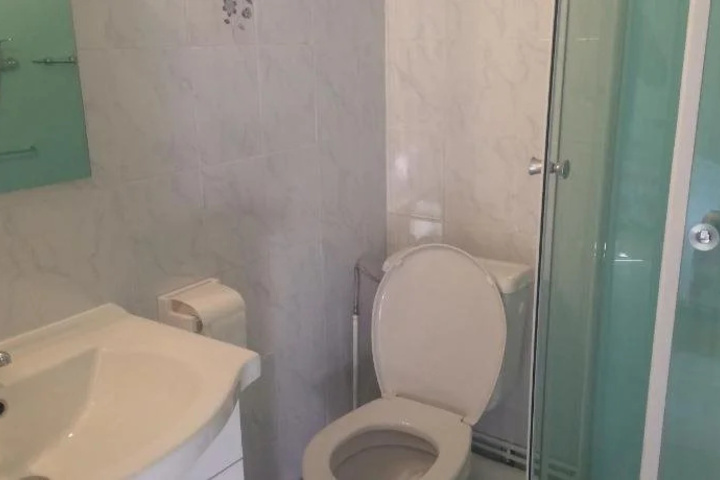 Room 8 of 16