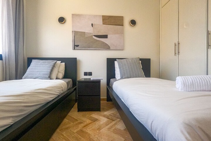 Room 10 of 68