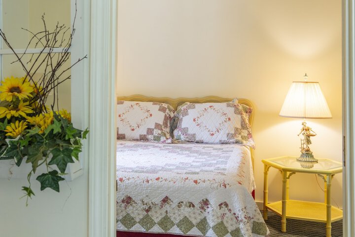 Room 25 of 136