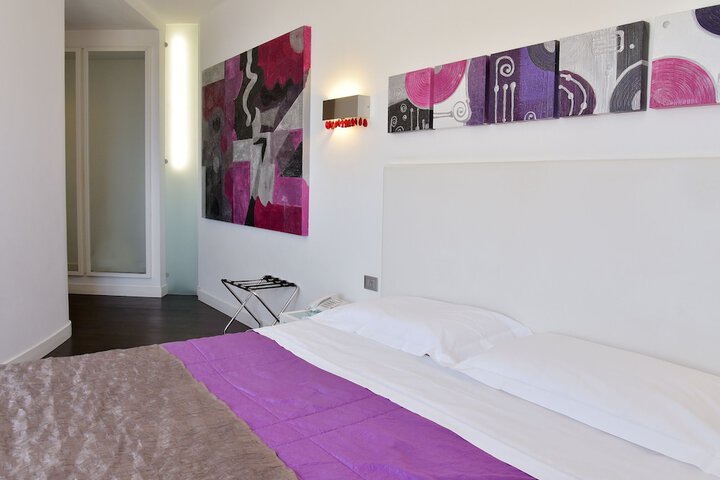 Room 35 of 212