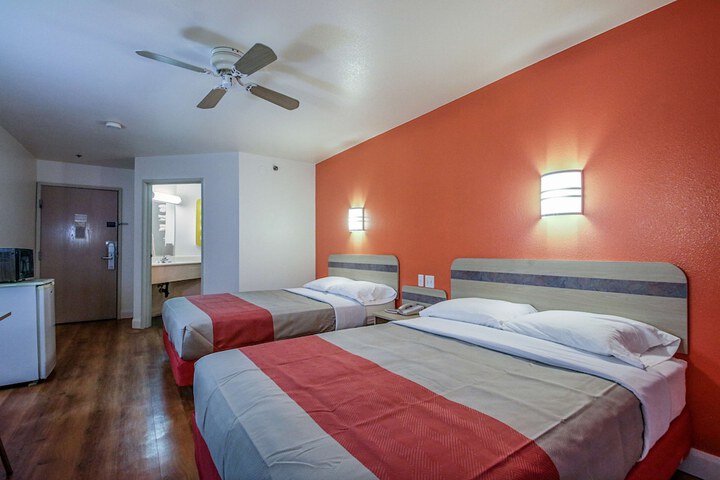 Room 14 of 33