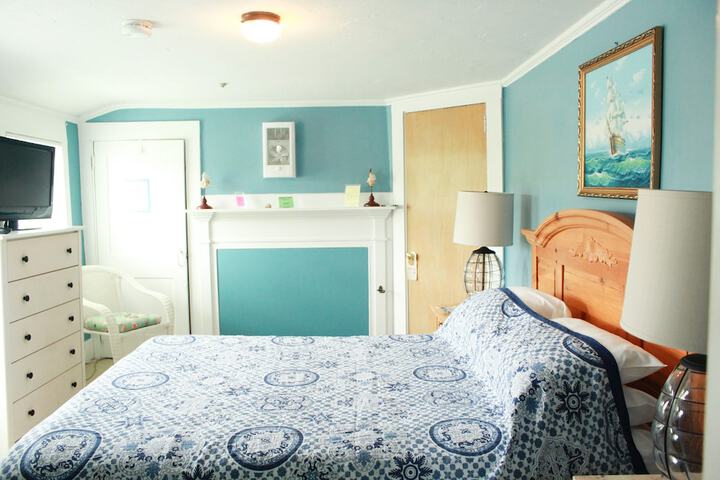 Room 12 of 230