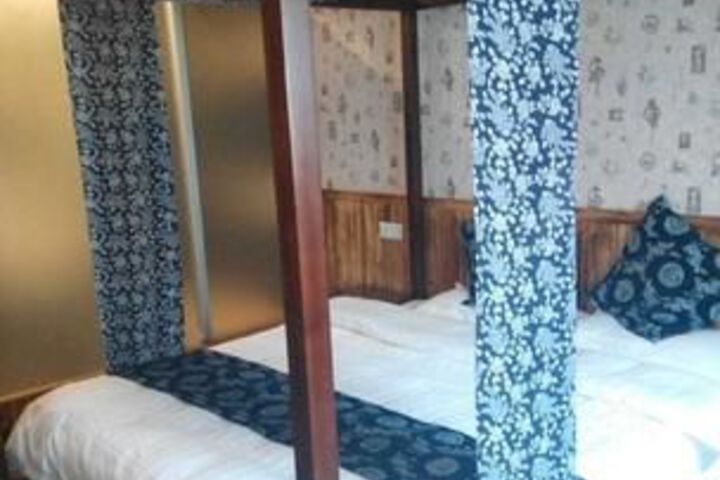 Room 2 of 3