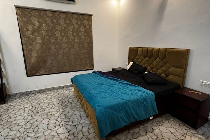 Room 2 of 11