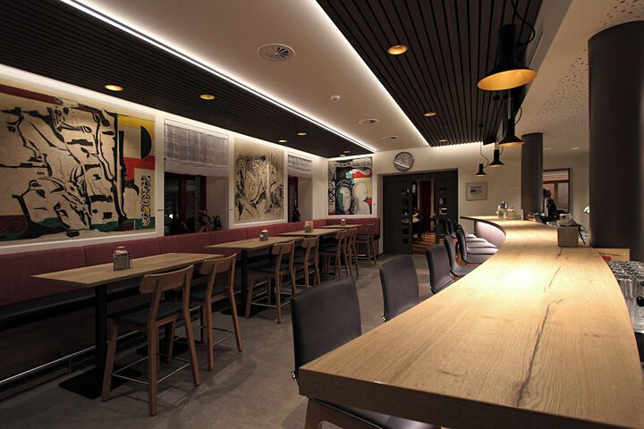Dining 70 of 87