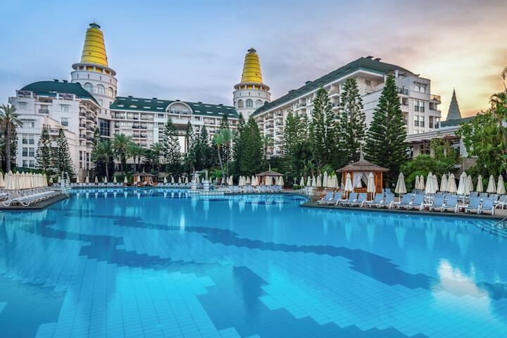Hotel with Pool