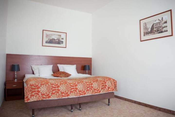 Room 10 of 52