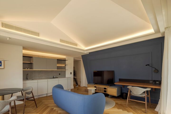 Room 33 of 80