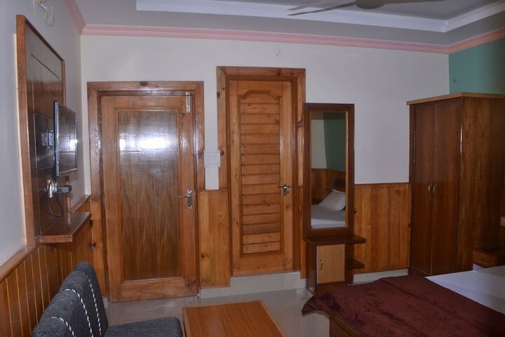 Room 12 of 25