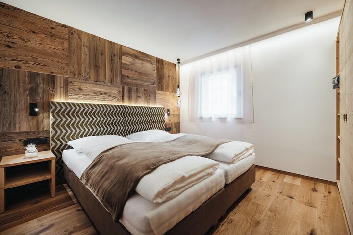 Room 28 of 108