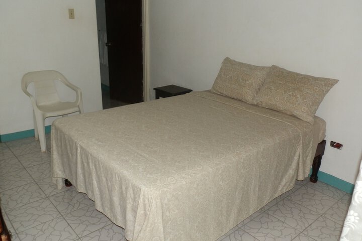 Room 3 of 32
