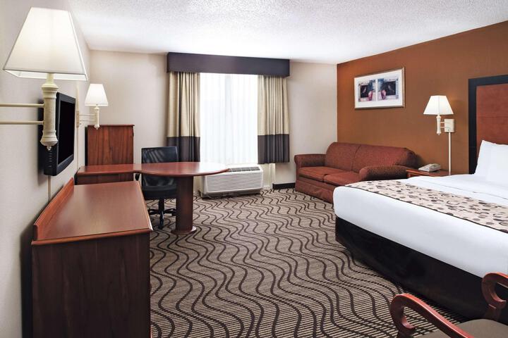 2 Queen Beds (9 of 13)