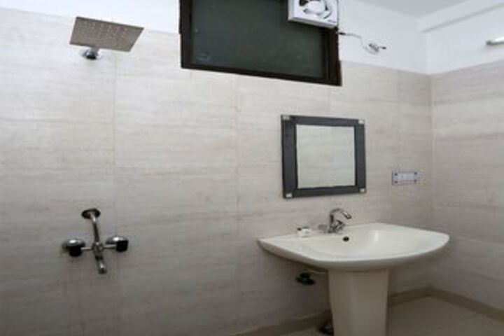 Room 3 of 25