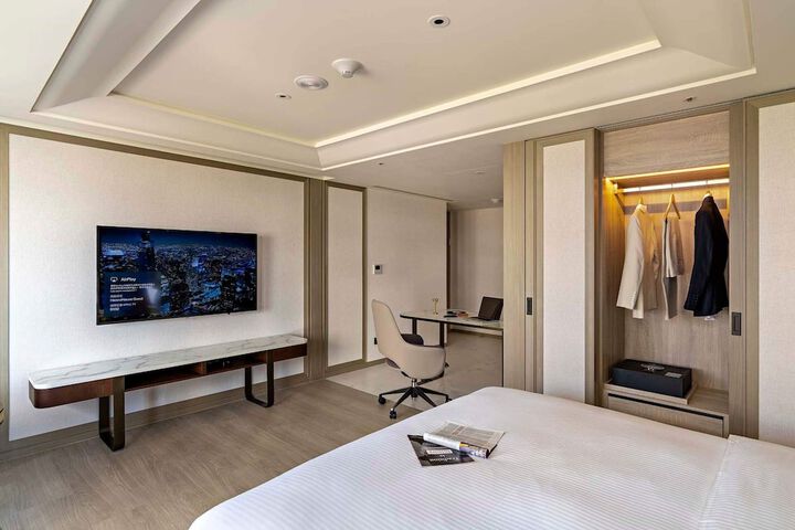 Room 18 of 79