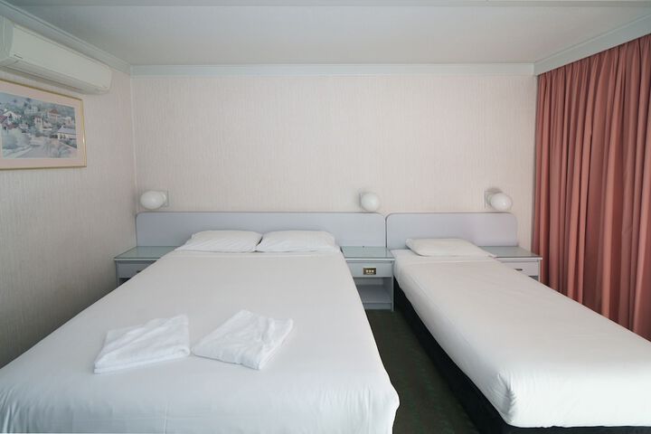 Room 14 of 32