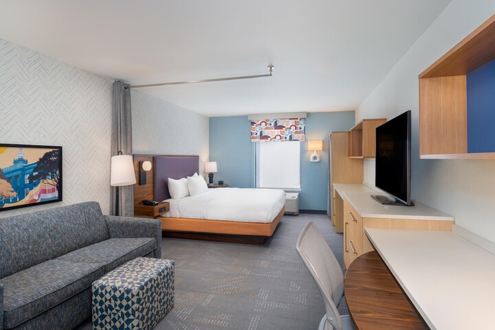 Room 12 of 37