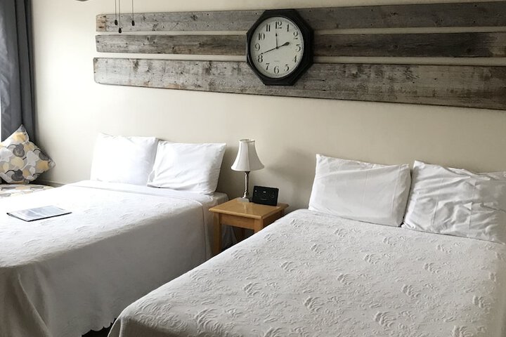 Room 11 of 102