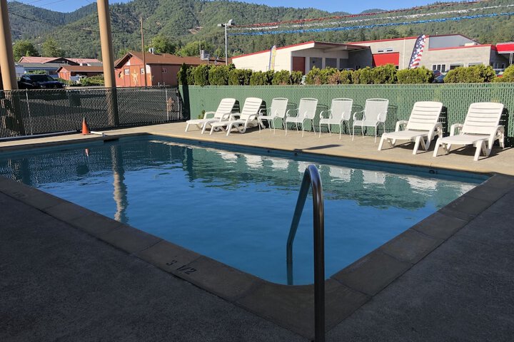 Pool 17 of 29