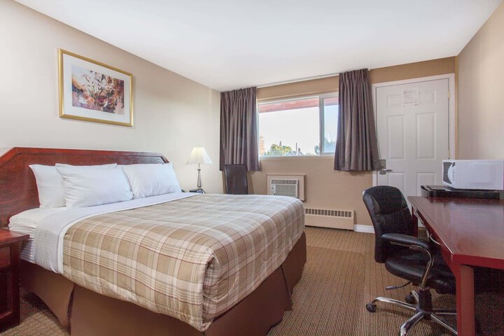 Room 4 of 20