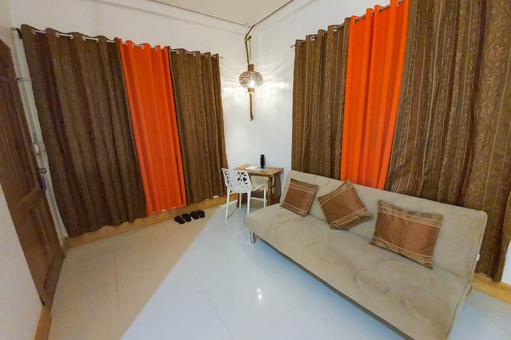 Room 14 of 165