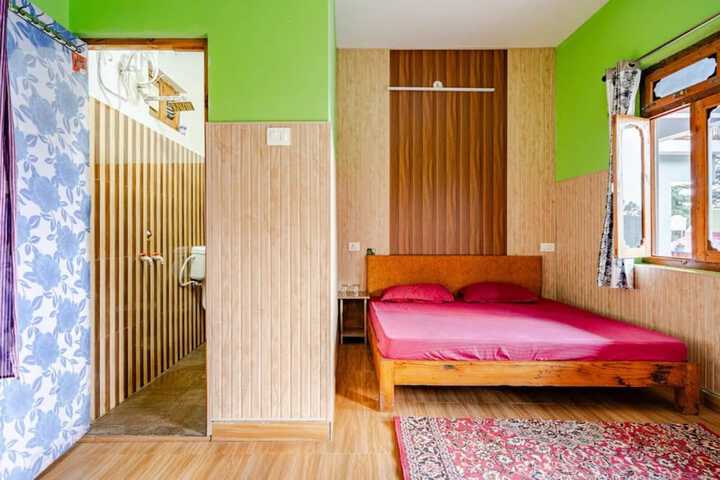 Room 3 of 32