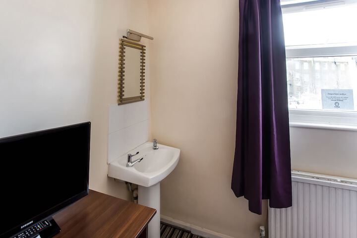 Room 5 of 32