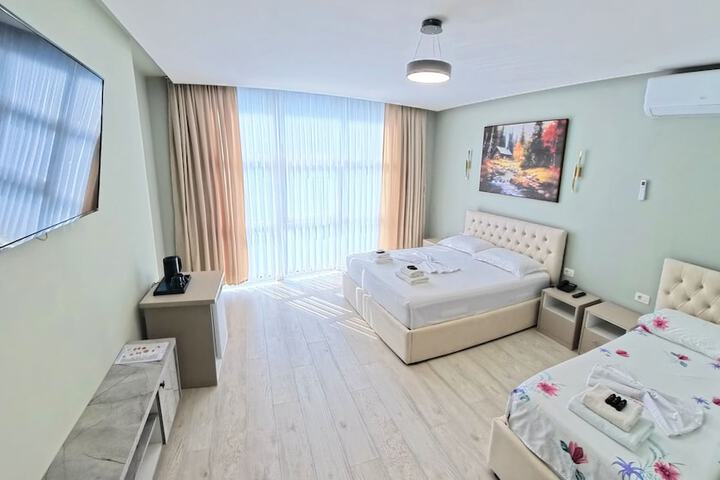 Room 9 of 77