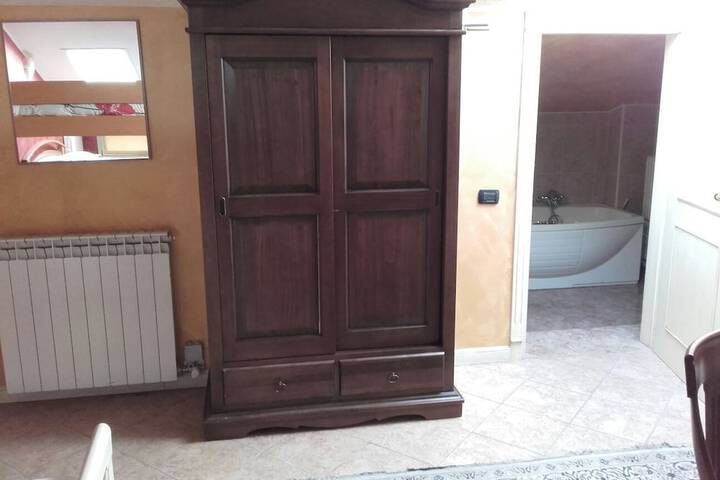 Room 16 of 76
