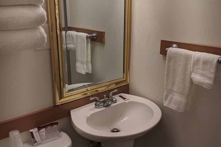 Room 8 of 16