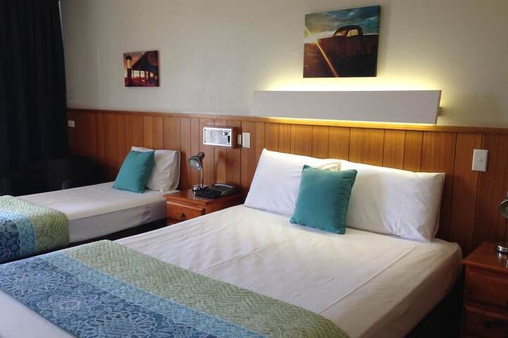 Room 12 of 27