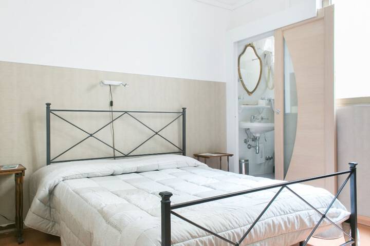 Room 10 of 22