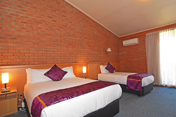 Room 13 of 34