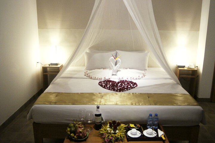 Room 4 of 77